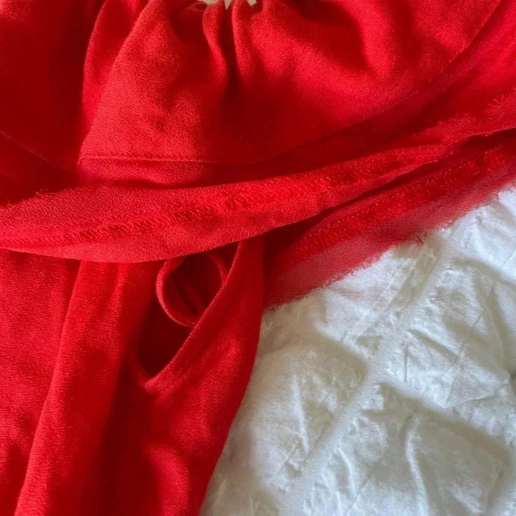 Alice + Olivia red off the shoulder ruffle crop top - Picture 6 of 7